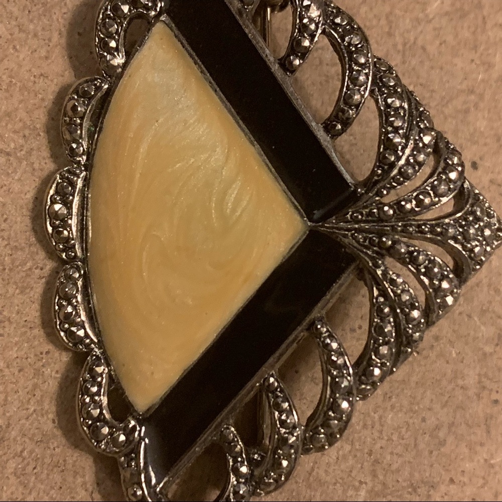 Vintage fan brooch